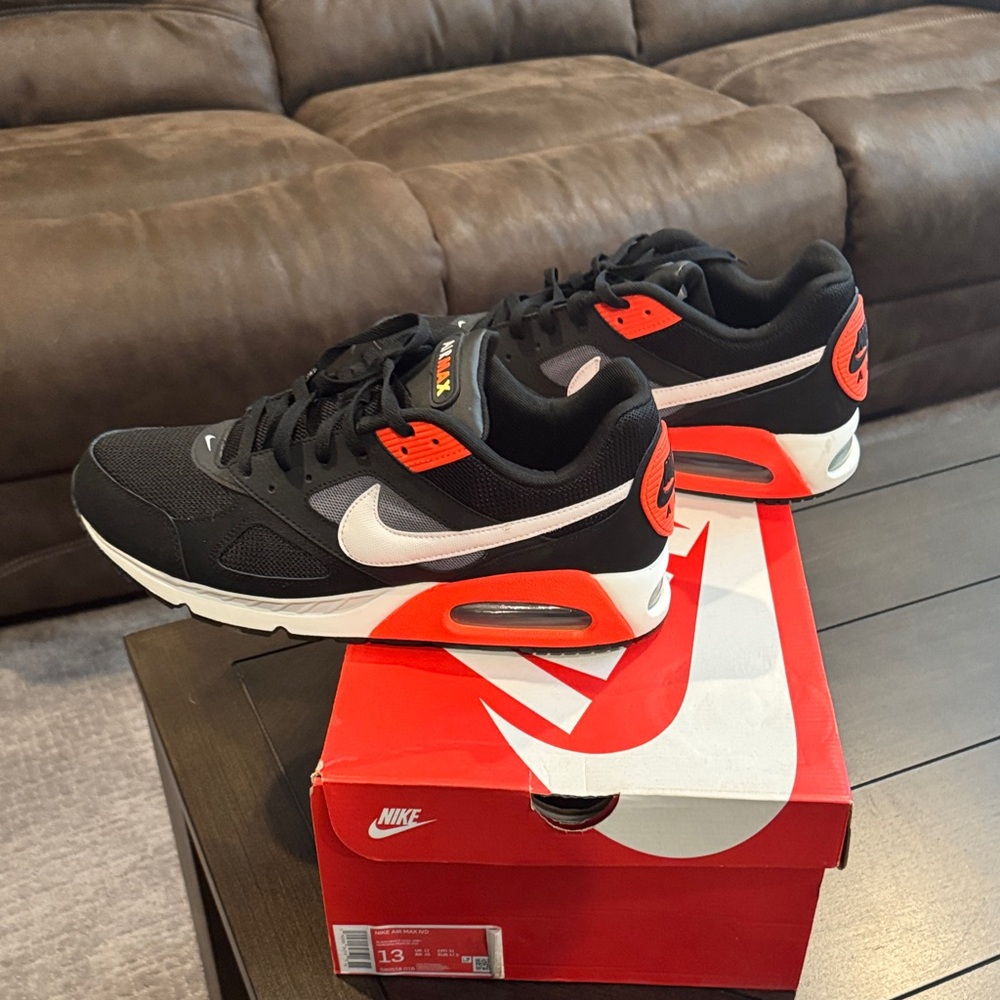 Nike Air Max IVO Sneakers – Men’s Size 13 – Brand New in Box ✨👟